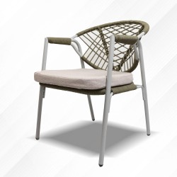 Outdoor chair with ropes 